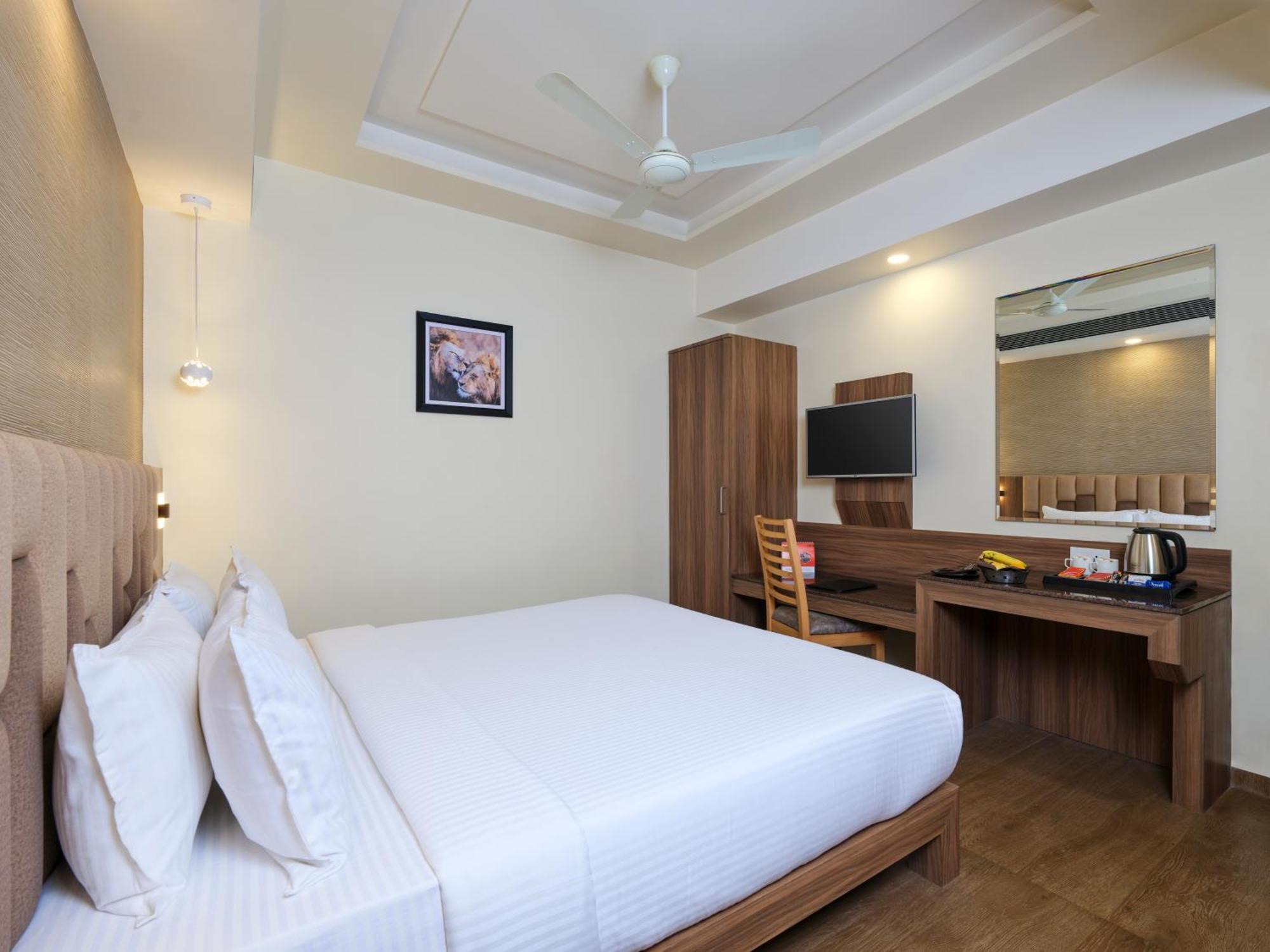Pride Biznotel Sasan Gir Ngoại thất bức ảnh