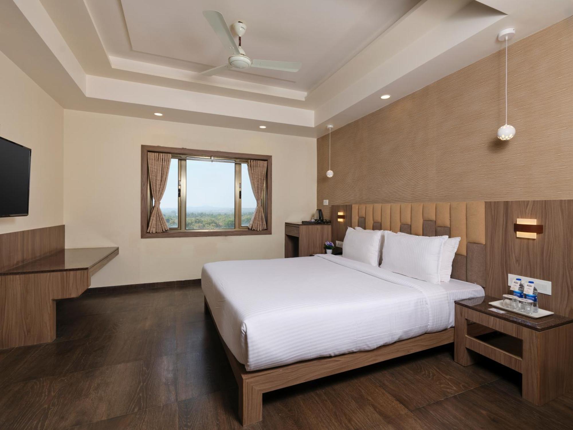 Pride Biznotel Sasan Gir Ngoại thất bức ảnh